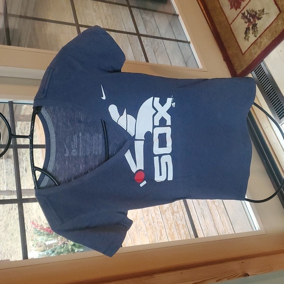 Nike Slim Fit Short Slv Boston Red Socks Graphic Vneck Sz. S Tee - Picture 1 of 7